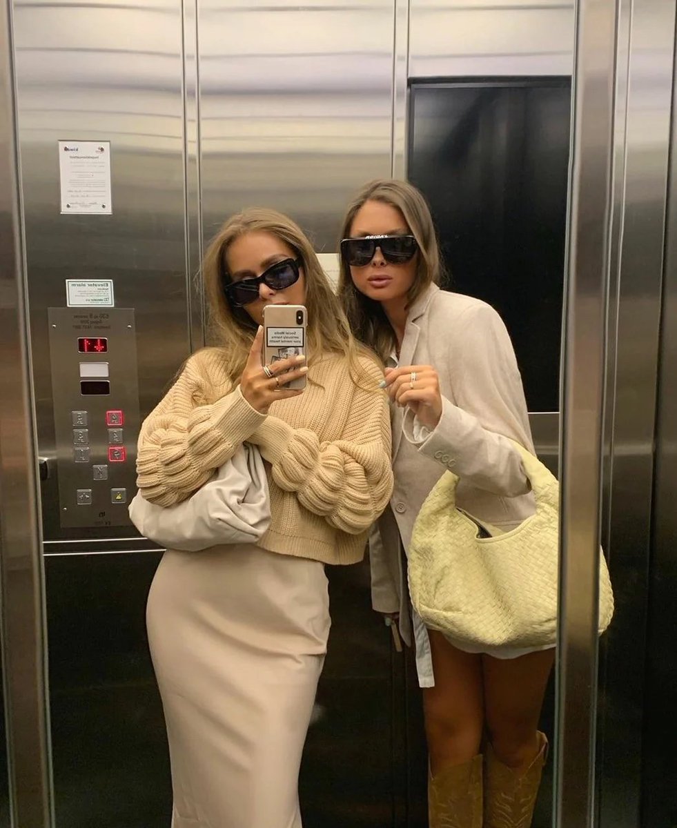 Detailed Mirror Selfie Simulation Prompt — Nano Banana Pro AI Generated Image