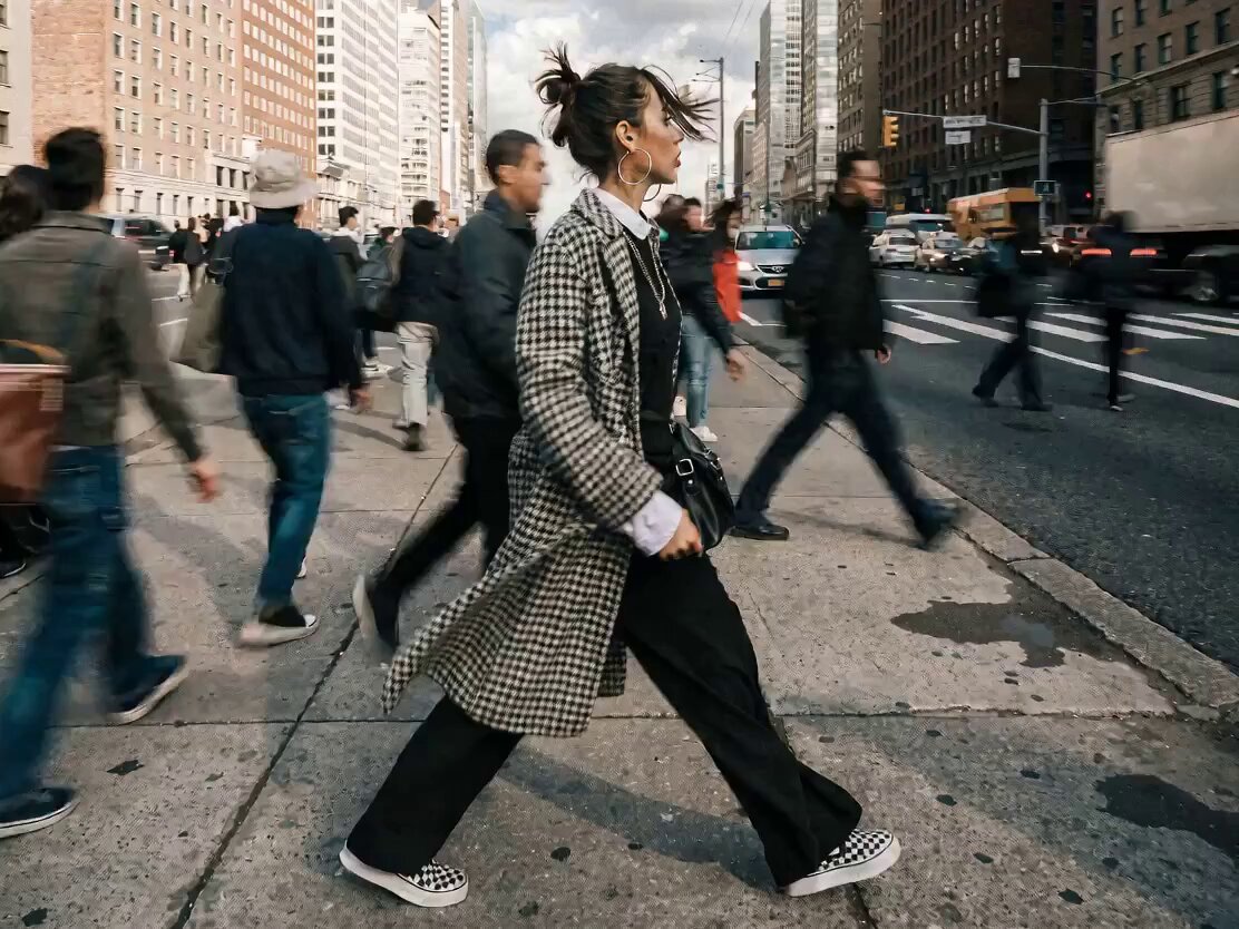 Dynamic Time-Lapse Effect with Static Subject