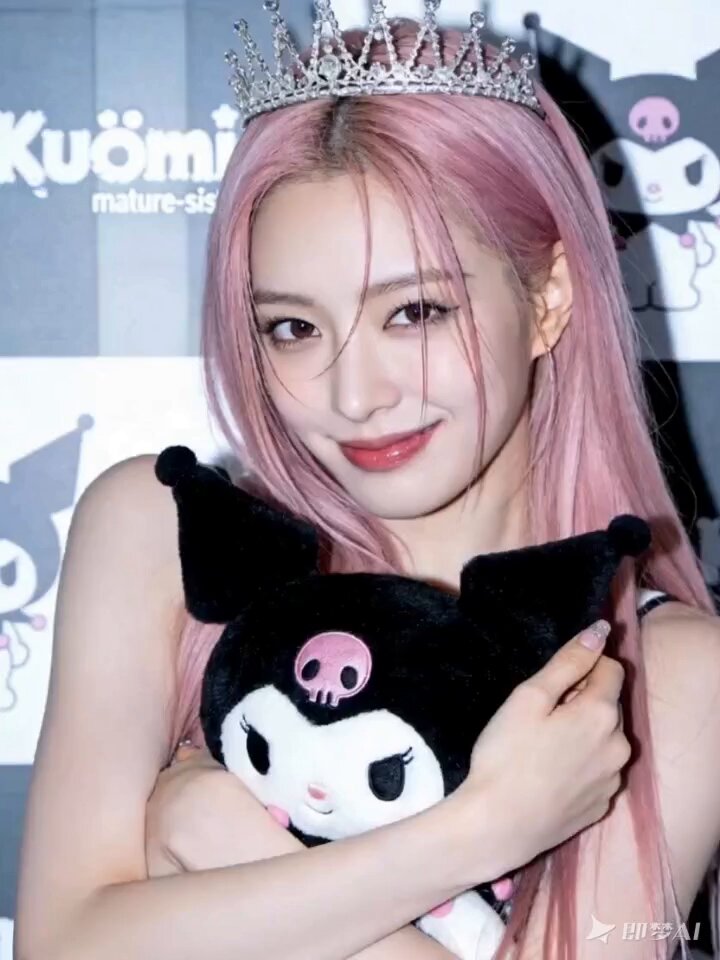 Girl's Transformation into Hanfu with Silver-Blue Theme