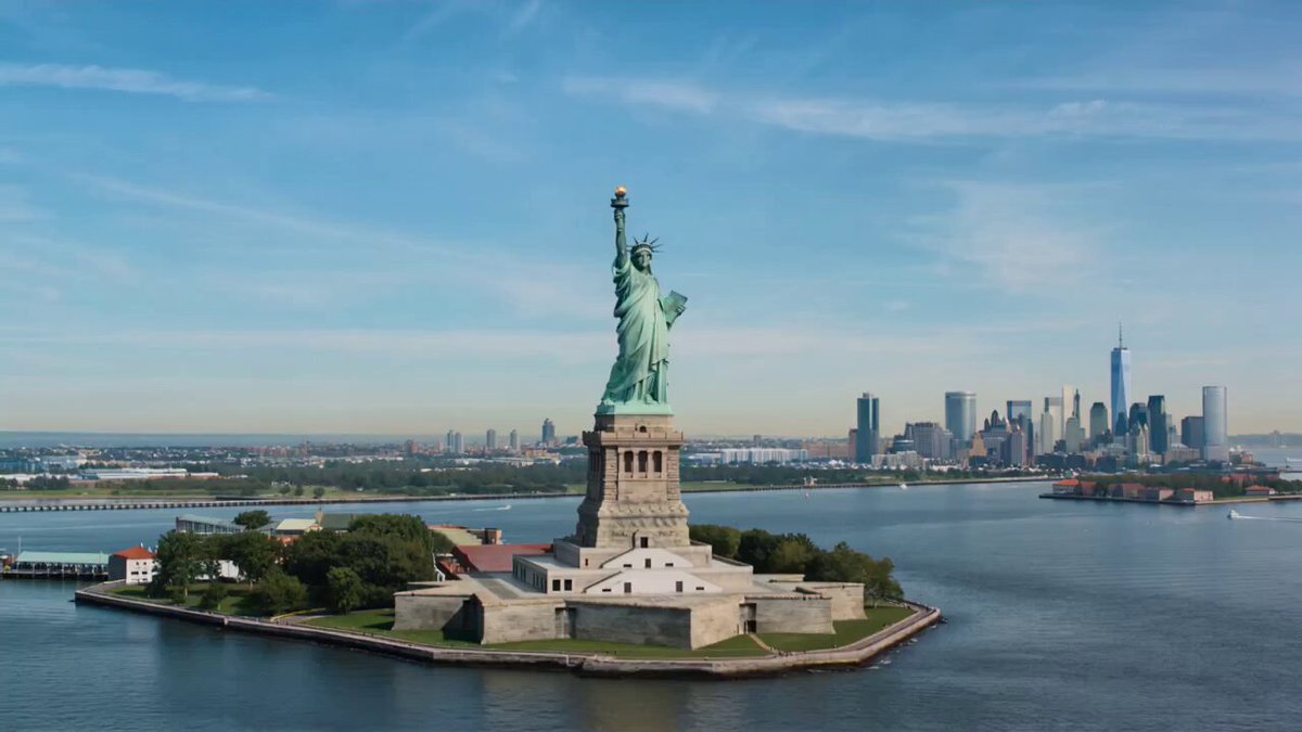 Wholesome Statue of Liberty family chat prompt